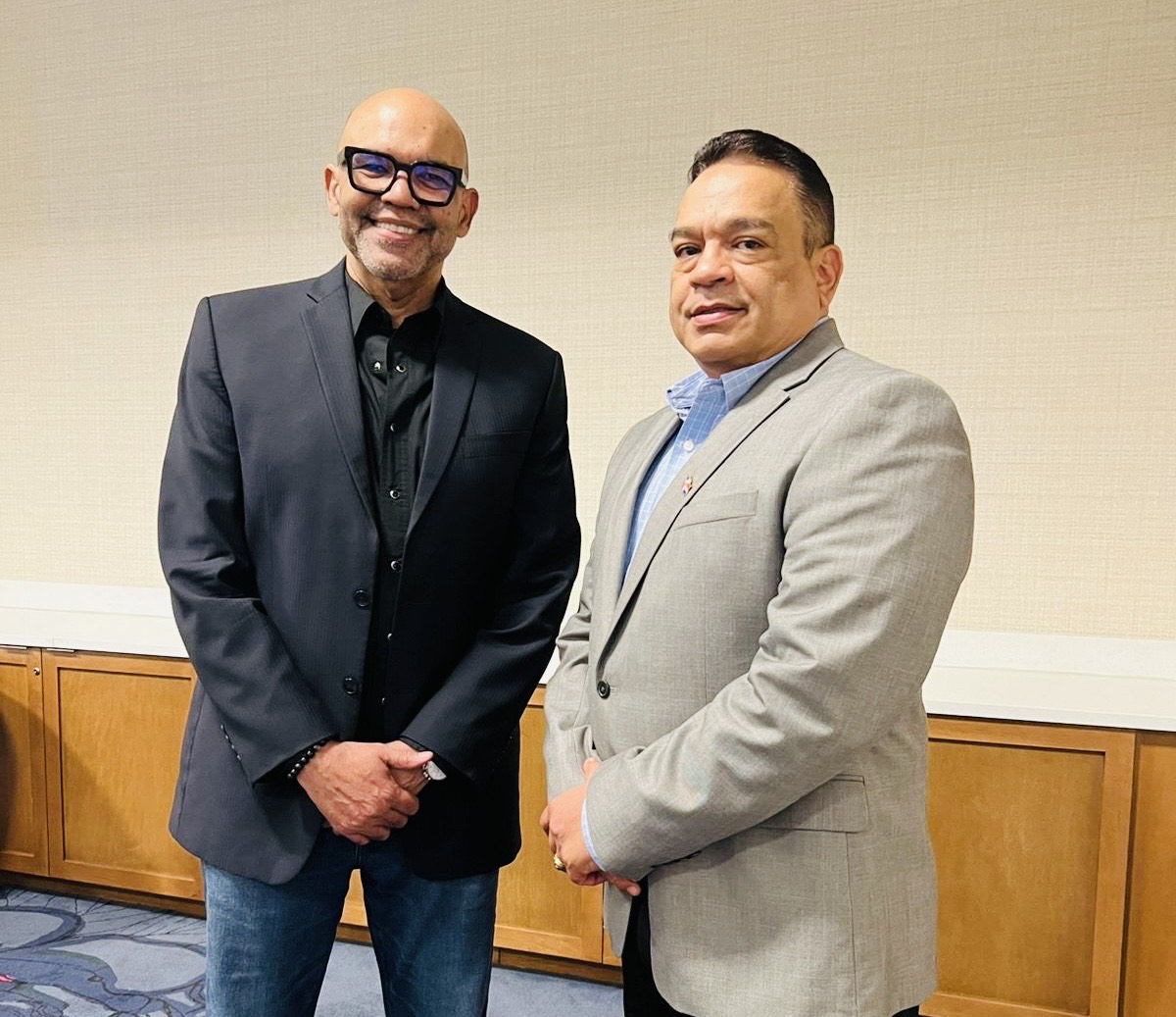 El Director De La ONDA Y Herb Payan