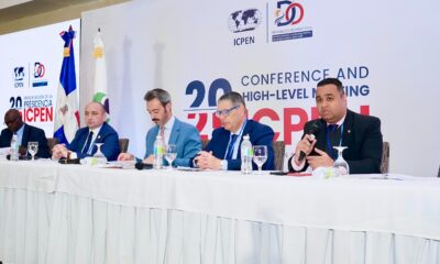 Representante De Varios Paises Que Participan En Los Debates En La Conferencia Mundial Sobre Proteccion Del Consumidor