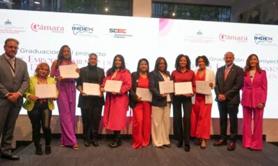 Las Nuevas Mujeres SuperEmprendedoras Con Sus Diplomas Junto A Los Directivos De La DDSS
