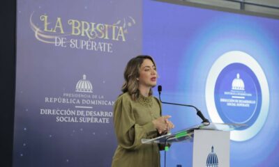 La Titular De La Direccion De Desarrollo Social Superate Gloria Reyes