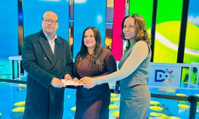 1. Frank Segura Sarah Hernandez Y Maribel Santos Tras La Firma Del Convenio Entre Adompretur Y Foro DoMadrid