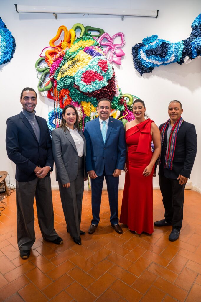 2 BR Clausura Exposicion En Roma