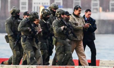 En la foto, momento en que Maduro es trasladado a una corte de Nueva York.