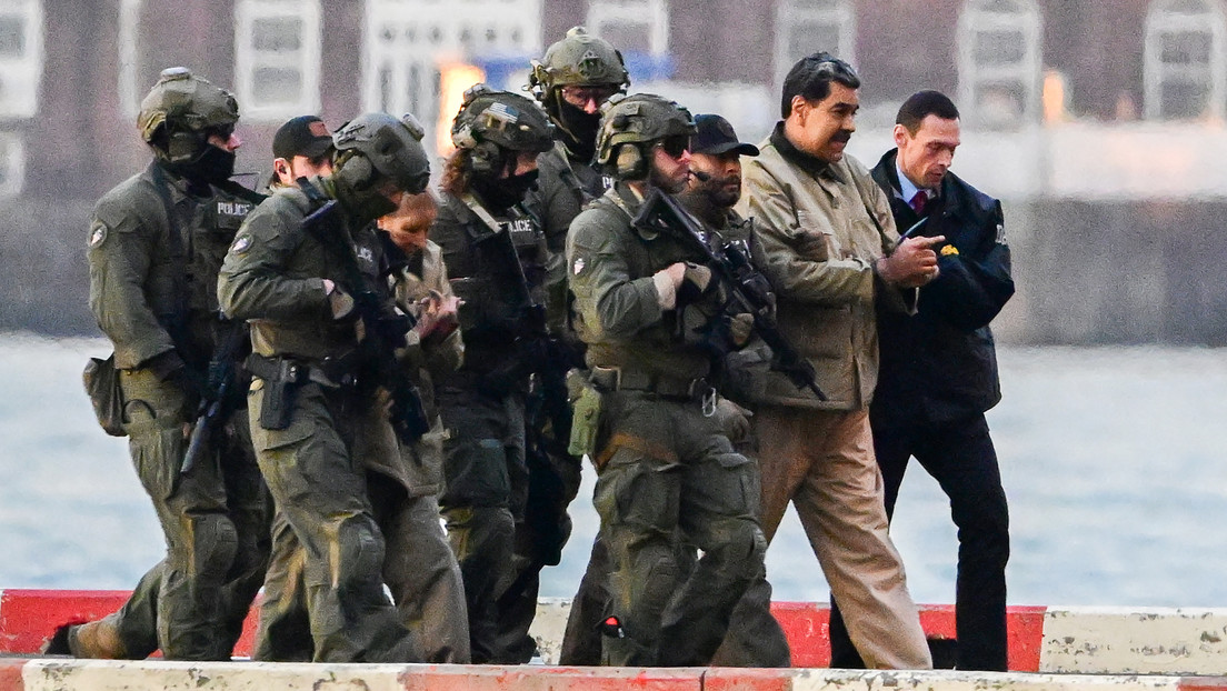 En la foto, momento en que Maduro es trasladado a una corte de Nueva York.