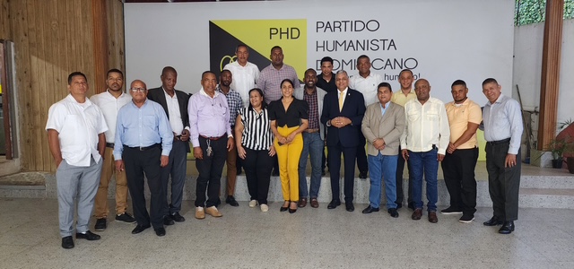 Foto El Presidente Del PHD Ramon Emilio Goris Junto A Otros Altos Dirigentes Del Partido