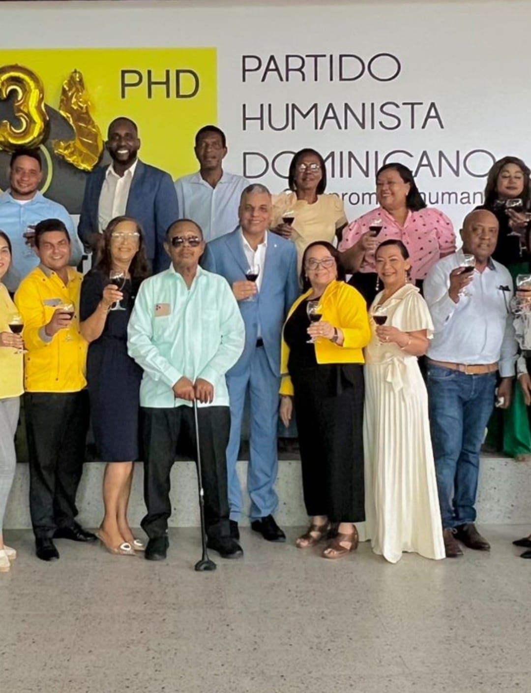 Foto Ramon Emilio Goris Y Amauris Fabian Mota Junto A Otros Dirigentes Del PHD En La Casa Nacional De La Organizacion