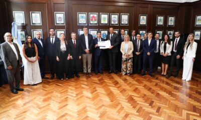 Foto Recibimiento De Certificado