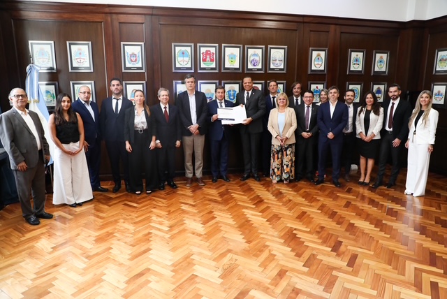 Foto Recibimiento De Certificado