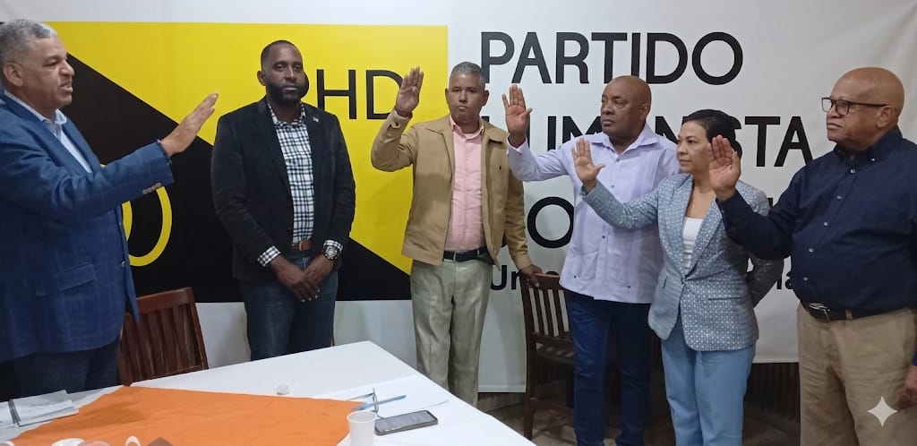 Foto 1 Ramon Emilio Goris Juramenta A Los Nuevos Miembros Del Comite Politico Del PHD