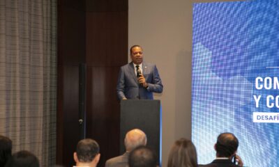 El Director Ejecutivo De Pro Consumidor Eddy Alcantara Habla En El Seminario Competencia Justa Y Comercio Formal Desafios Para La Republica Dominicana