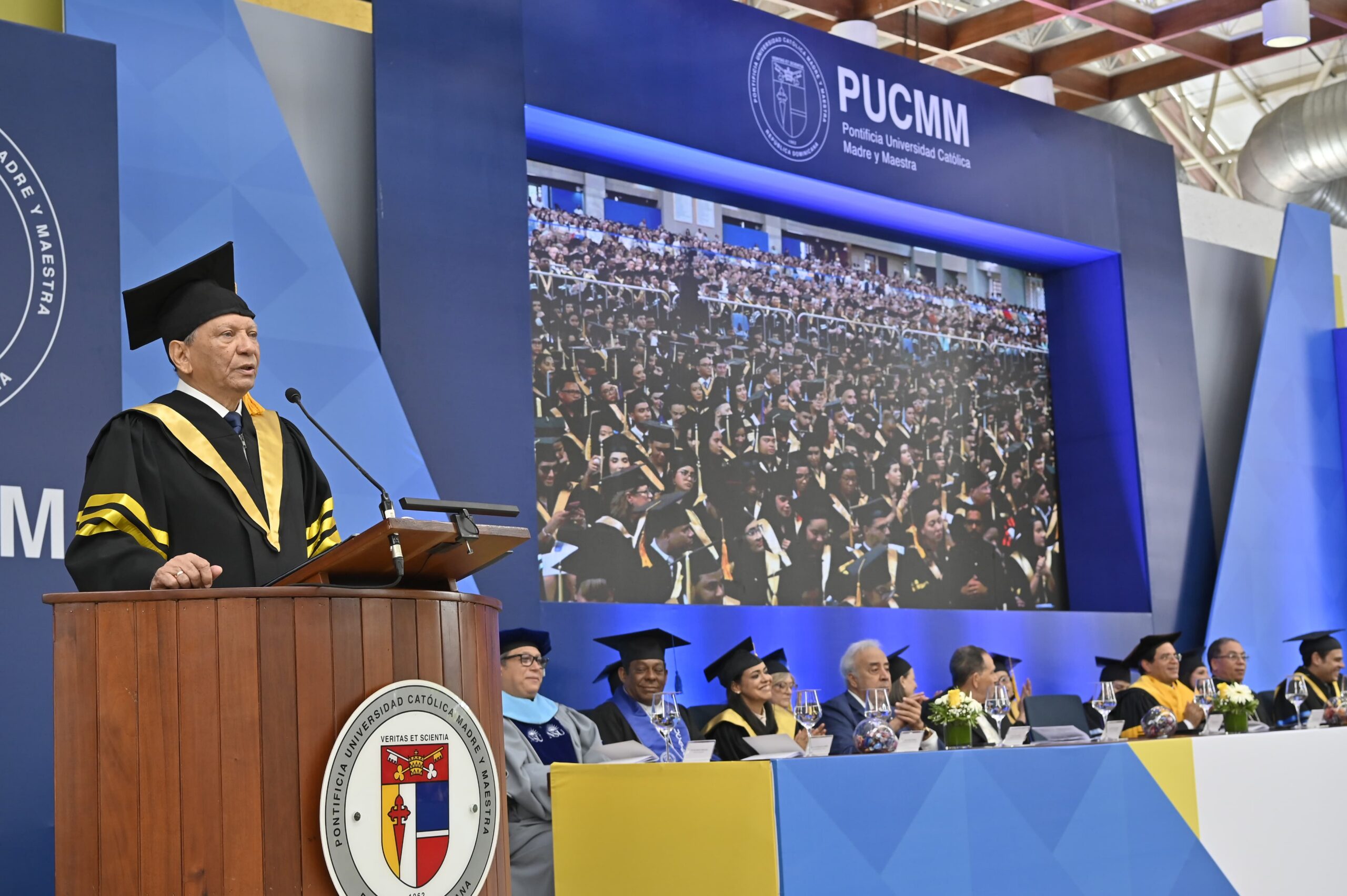 1 Leonardo Aguilera Discurso Graduacion PUCMM Scaled