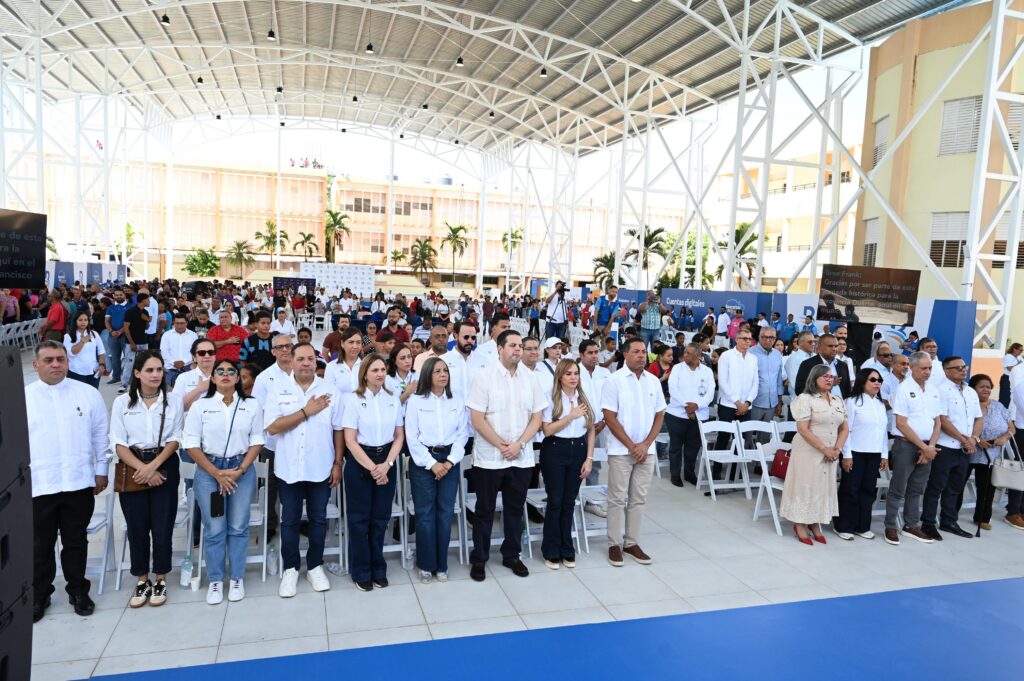 2 Bancarizar Es Patria En San Fco De Macoris