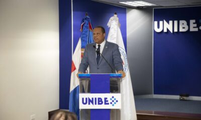 El Director Ejecutivo De Pro Consumidor Eddy Alcantara Habla En La Conferencia Titulada Derecho Y Tecnologia Impartida En La Universidad Iberoamericana UNIBE. 1