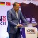 Foto 1 El Doctor Eddy Alcantara Presidente Del ICPEN Habla En La Apertura De La Asamblea Mundial Que Se Celebra En Punta Cana Con La Participacion De Delegaciones De Decenas De Paises.