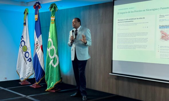 Foto El Director Ejecutivo De Pro Consumidor Eddy Alcantara Habla En La Charla Que Dicto Este Jueves A Directivos Y Miembros De La Asociacion De Cooperativas Del Gran Santo Domingo