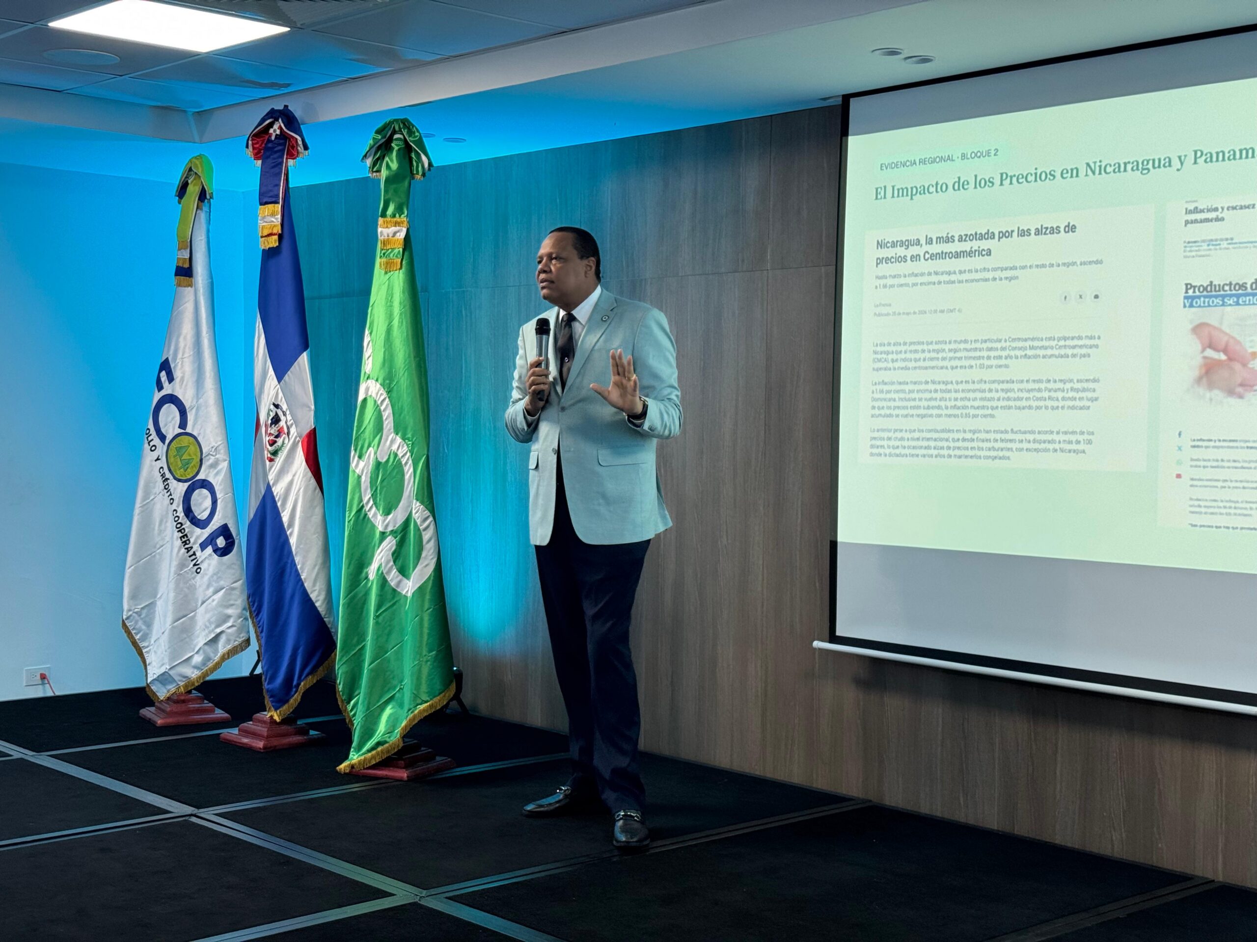 Foto El Director Ejecutivo De Pro Consumidor Eddy Alcantara Habla En La Charla Que Dicto Este Jueves A Directivos Y Miembros De La Asociacion De Cooperativas Del Gran Santo Domingo Scaled