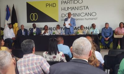 Foto 1 El Presidente Del PHD Ramon Emilio Goris Habla En Una Reunion De Dirigentes En La Sede De La Organizacion