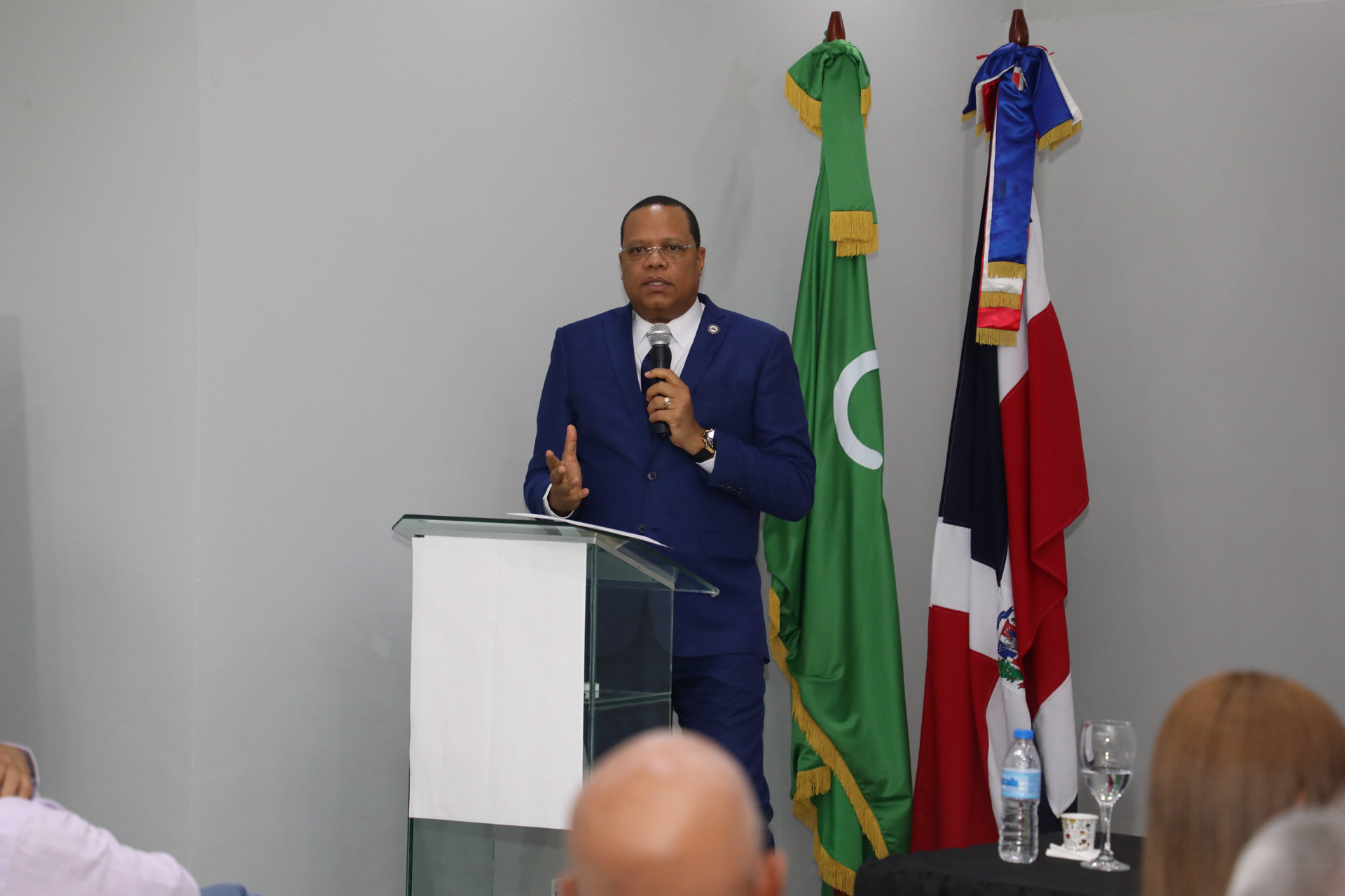 Foto SANTIAGO. El Director Ejecutivo De Pro Consumidor Habla En El Encuentro En La Federacion Regional De Cooperativas Del Cibao Central