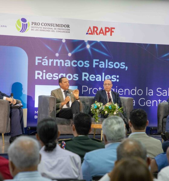 El Director De Pro Consumidor Eddy Alcantara Expone En El Foro Farmacos Falsos Riesgos Reales Protegiendo La Salud De Nuestra Gente