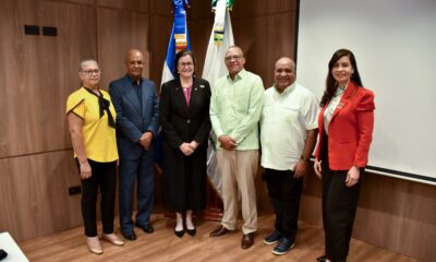 Foto La Gerente General Del CNSS Aura Celeste Fernandez Junto A Directivos Del MOPESEP