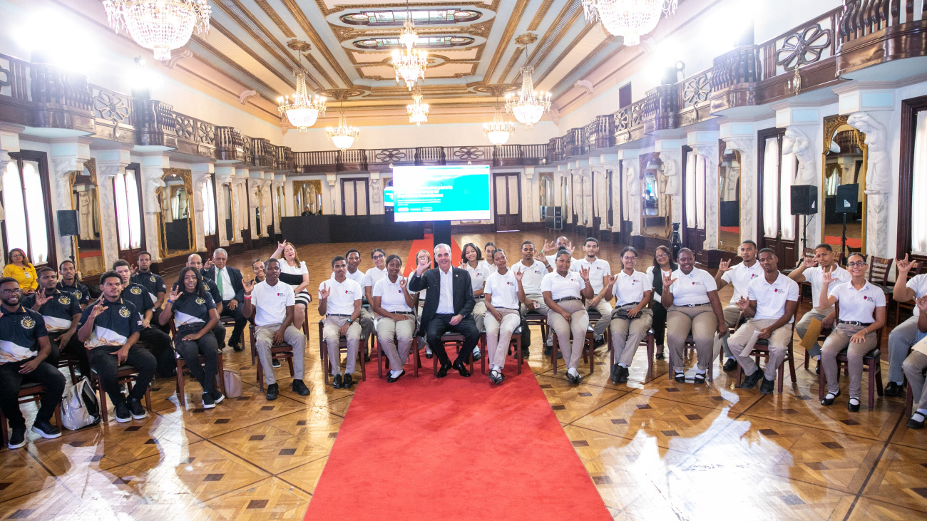 Presidente Con Estudiantes Sordos