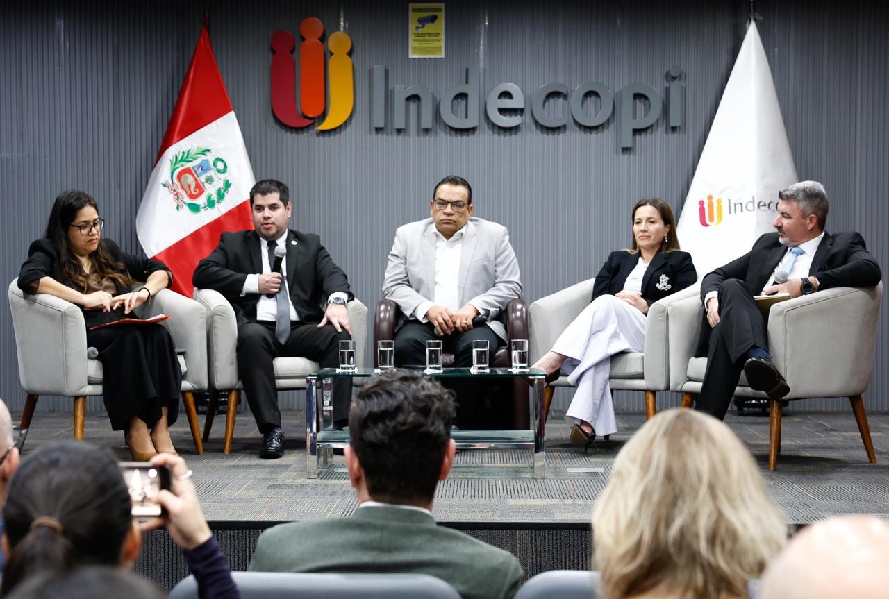 El Director De La ONDA Formo Parte Del Panel De Lumen Contra La Pirateria Digital En Peru
