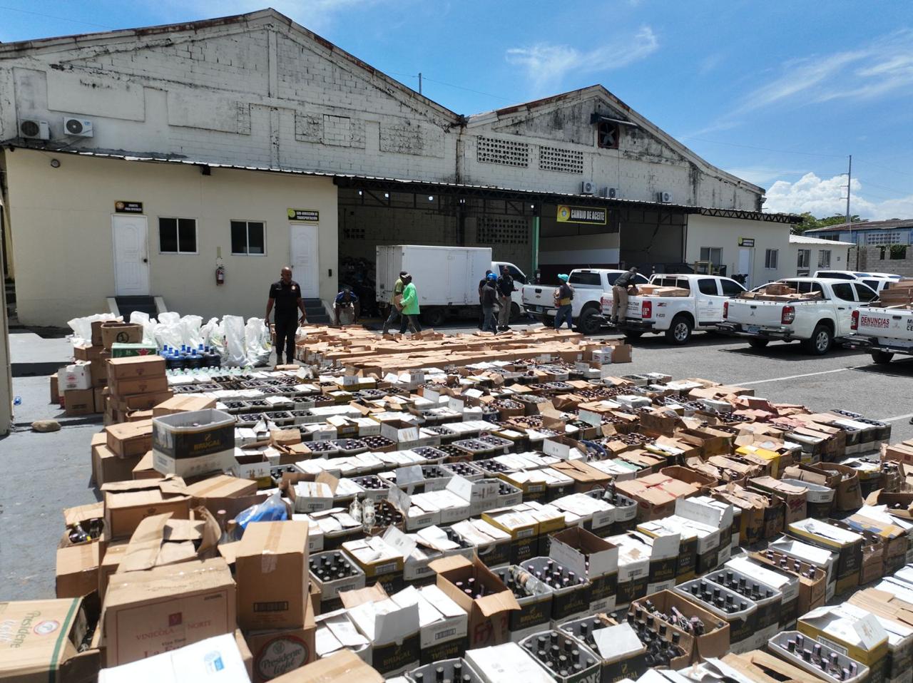 FOTO PRINCIPAL Parte De La Mercancia Ilicita Decomisada En El Operativo