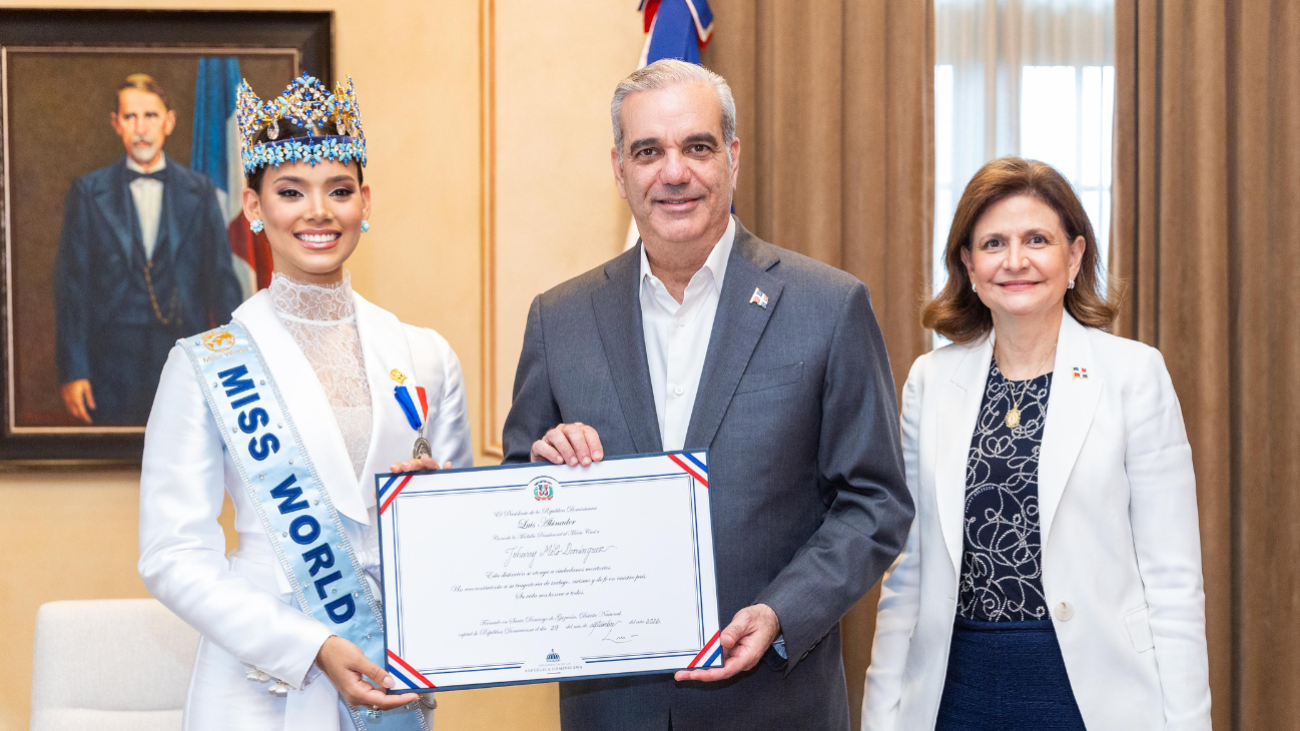 PRESIDENTE ABINADER RECIBE A MISS MUNDO